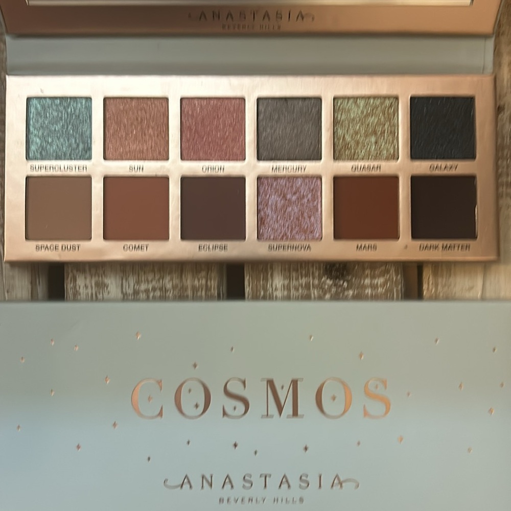 Anastasia Beverly Hills Cosmos Eyeshadow Palette
Tried one color once - Picture 2 of 6